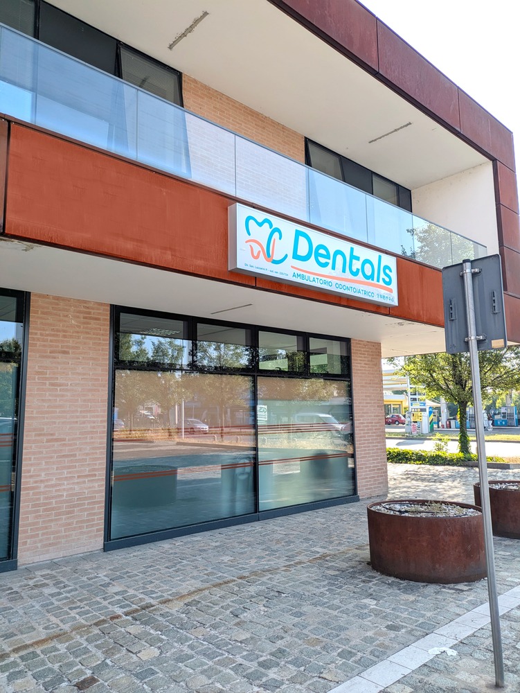 insegna studio odontoiatrico mc dentals a reggio emilia
