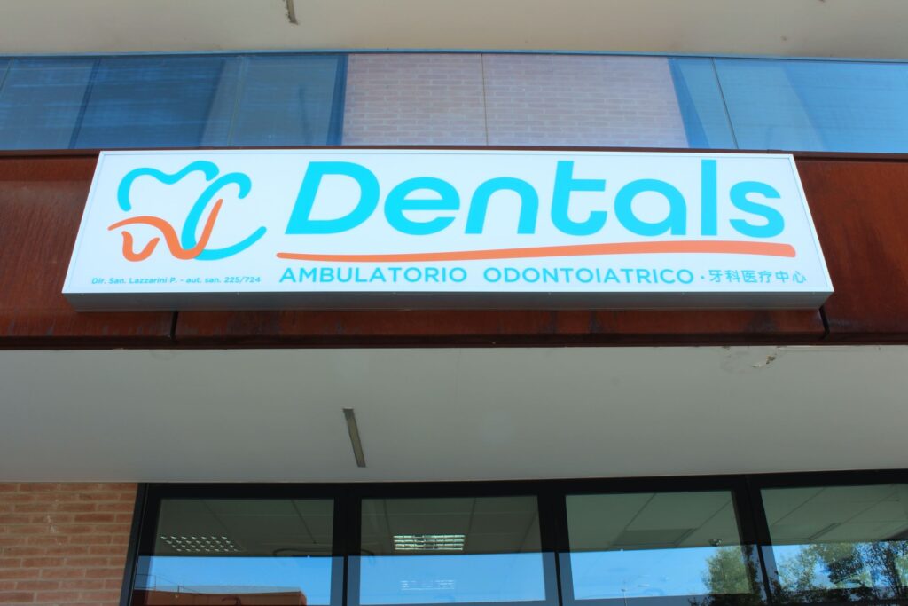 insegna studio odontoiatrico mc dentals a reggio emilia